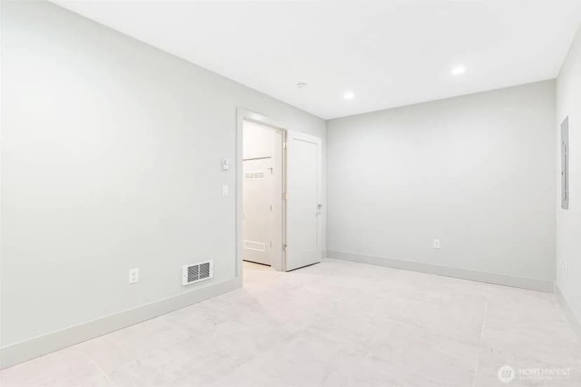 Property photo for 305 17th Avenue E, Seattle photo 30