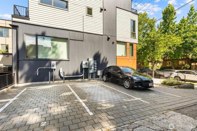 Property photo for 305 17th Avenue E, Seattle photo 35