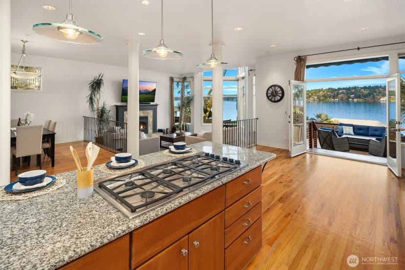 Property photo for 8418 Island Drive S, Seattle photo 11