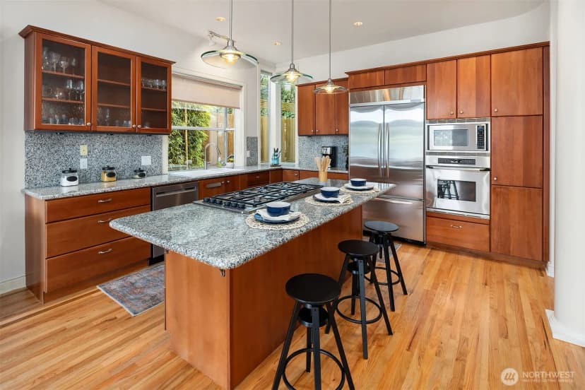Property photo for 8418 Island Drive S, Seattle photo 10