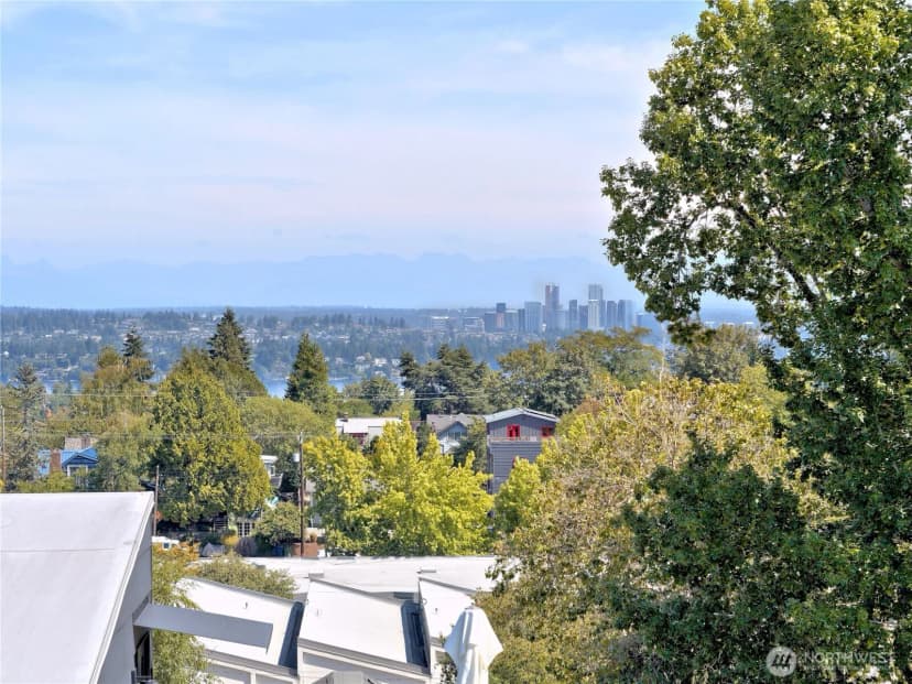 Property photo for 435 19th Avenue E, Seattle