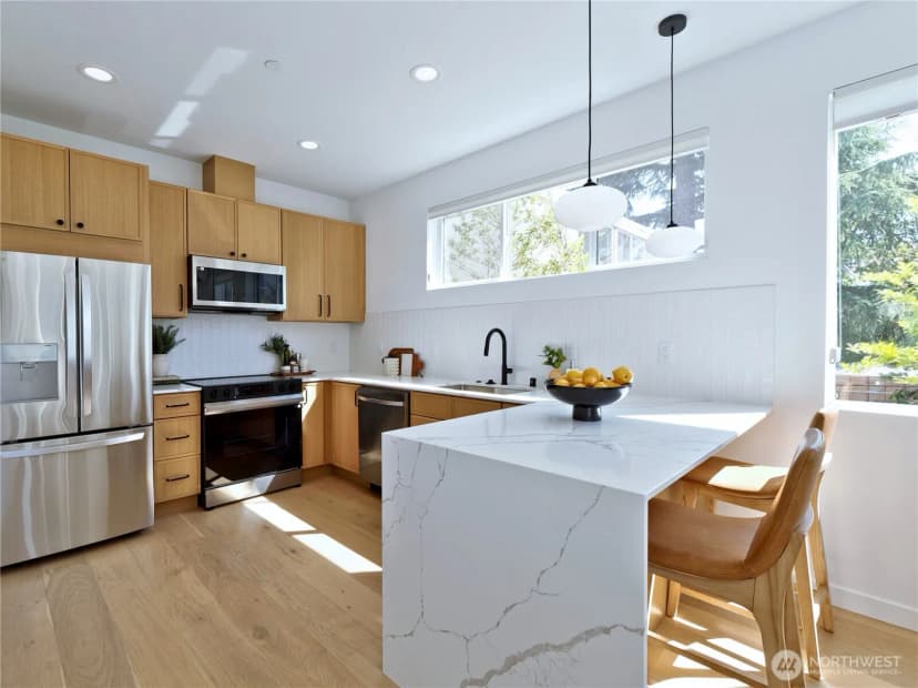 Property photo for 435 19th Avenue E, Seattle photo 4
