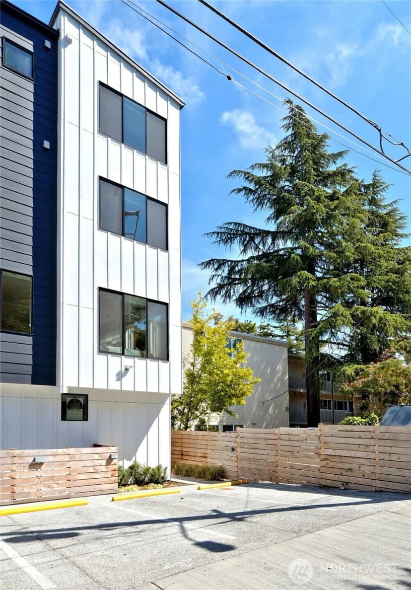 Property photo for 435 19th Avenue E, Seattle photo 23