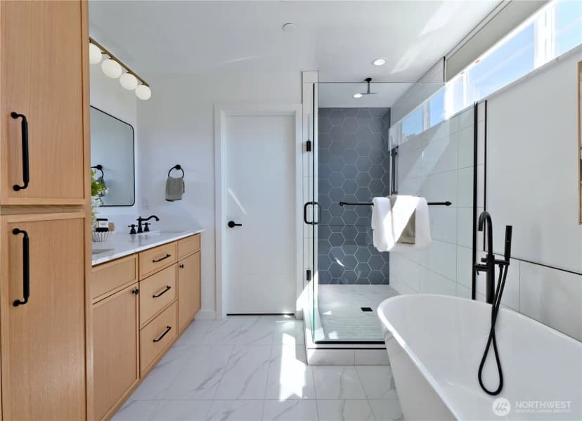 Property photo for 435 19th Avenue E, Seattle photo 13