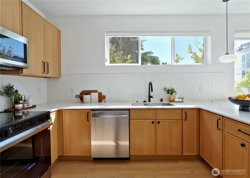 Property photo for 435 19th Avenue E, Seattle photo 5