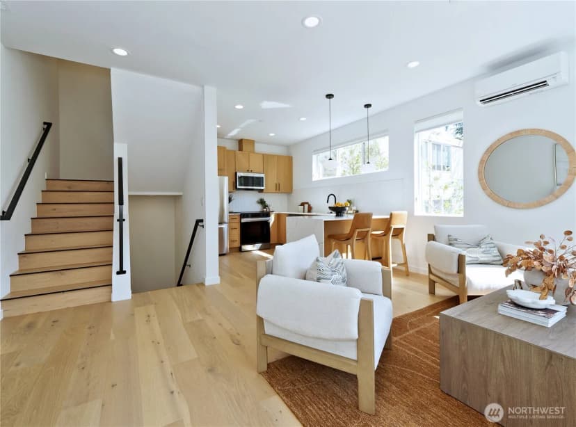 Property photo for 435 19th Avenue E, Seattle photo 9