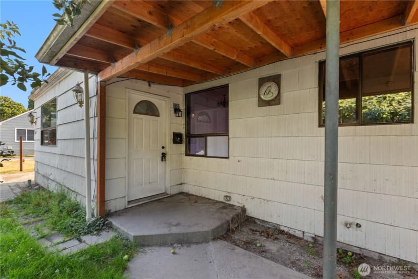 Property photo for 1420 S 6th Street, Mount Vernon photo 5