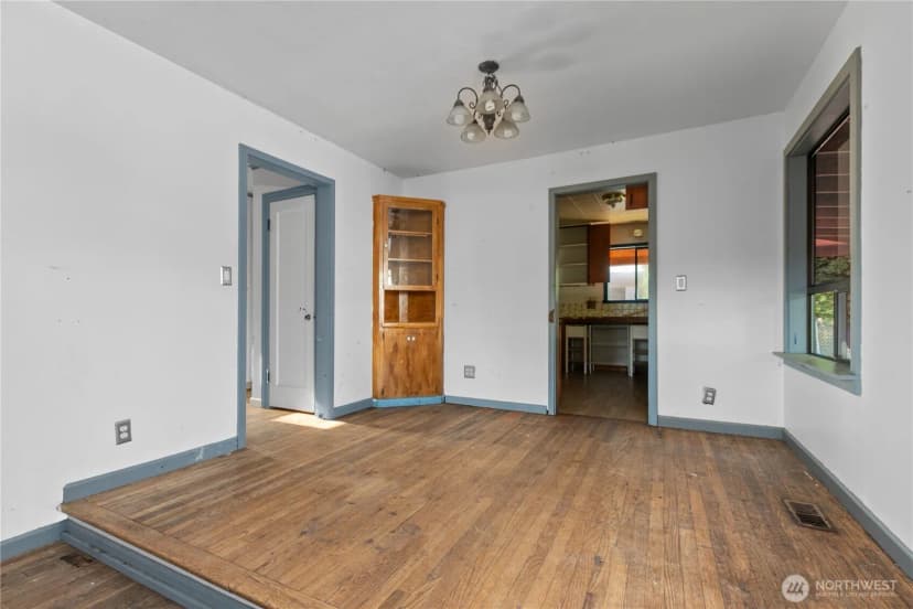 Property photo for 1420 S 6th Street, Mount Vernon photo 7