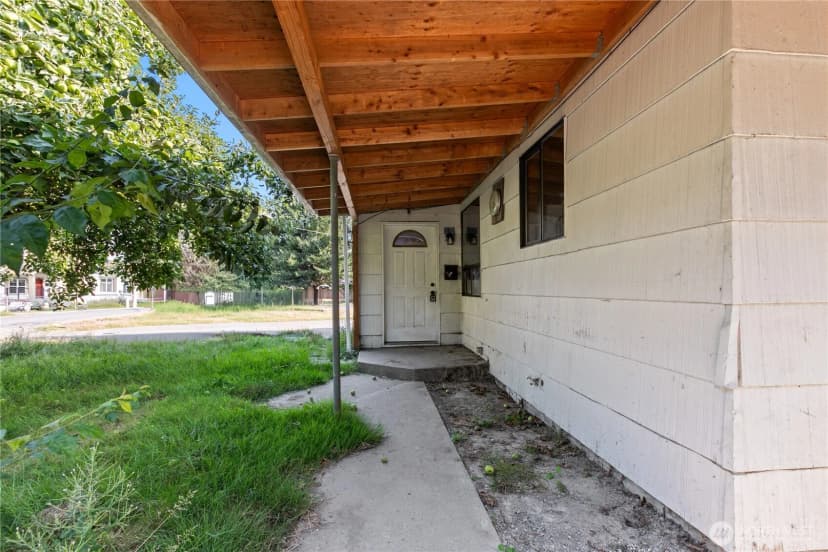 Property photo for 1420 S 6th Street, Mount Vernon photo 4