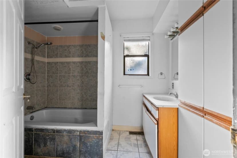 Property photo for 1420 S 6th Street, Mount Vernon photo 21