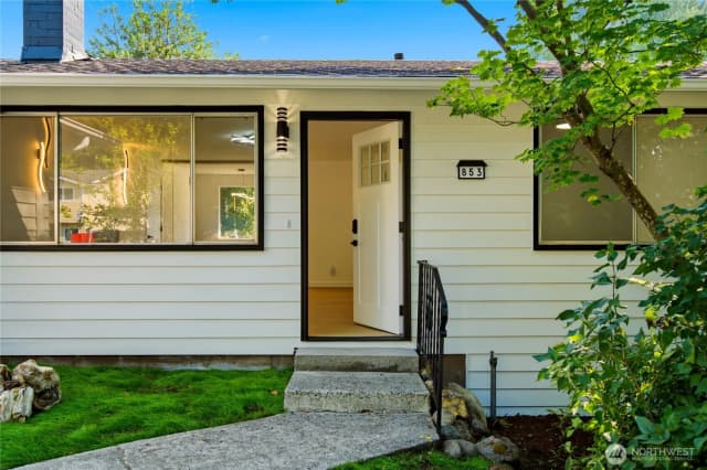 Property photo for 853 S 306th Street, Federal Way photo 3