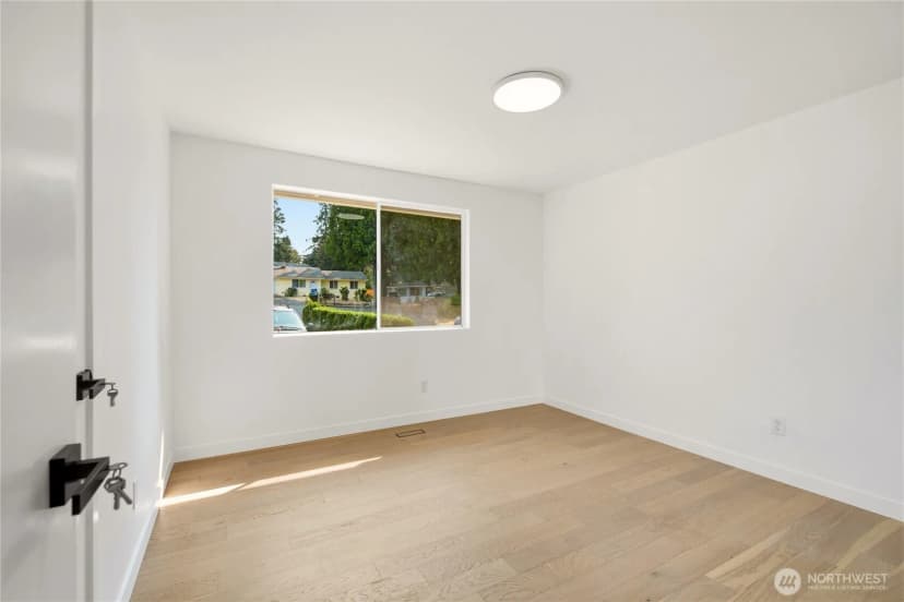Property photo for 853 S 306th Street, Federal Way photo 11