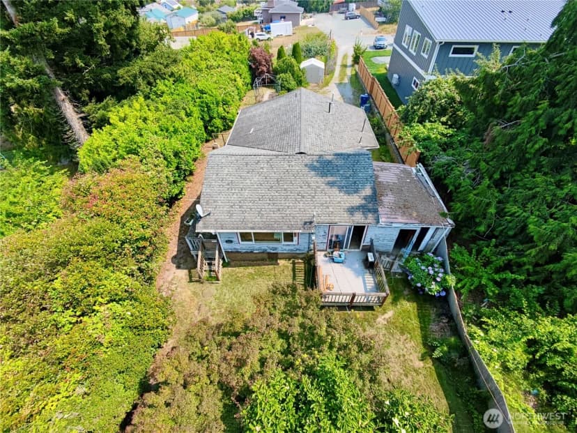 Property photo for 3719 Commercial Avenue, Anacortes photo 2
