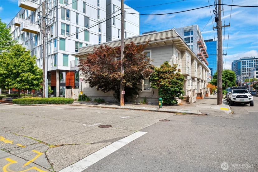 Property photo for 800 Harrison Street, Seattle photo 9