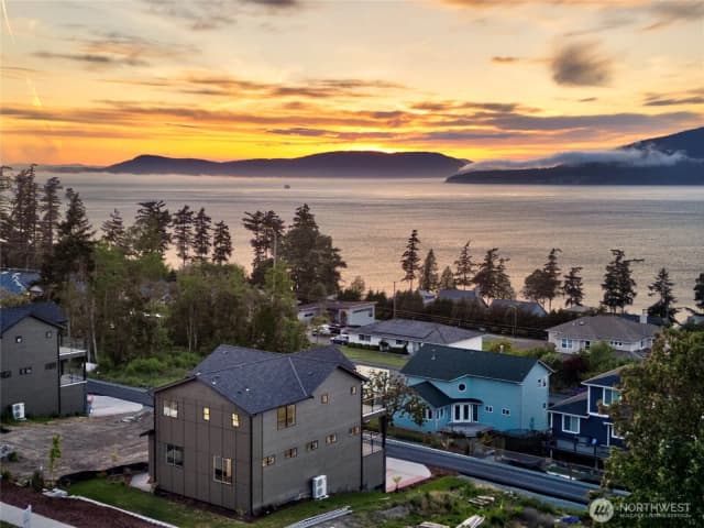 Property photo for 3706 W 3rd Street, Anacortes photo 4