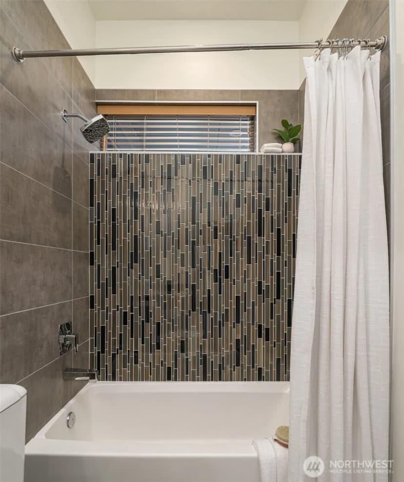 Property photo for 464 Ne Maple Leaf Place #b, Seattle photo 22
