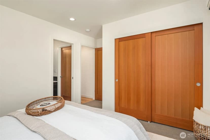 Property photo for 464 Ne Maple Leaf Place #b, Seattle photo 15