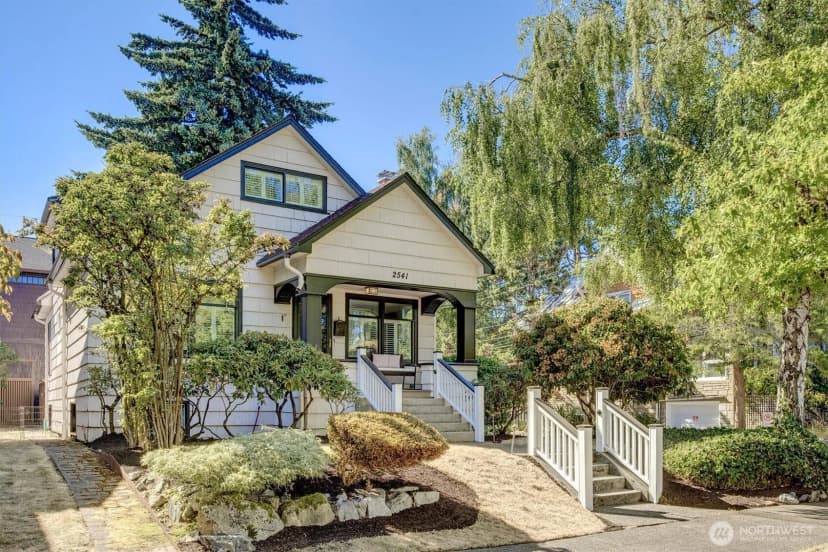 Property photo for 2541 10th Avenue W, Seattle