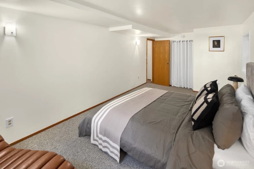 Property photo for 6322 5th Avenue Ne, Seattle photo 23