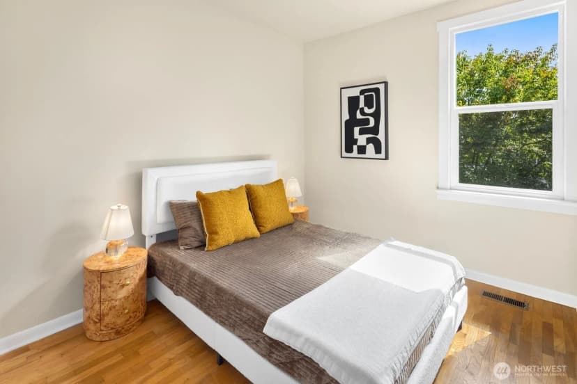Property photo for 6322 5th Avenue Ne, Seattle photo 11