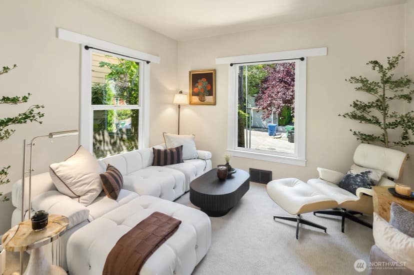 Property photo for 6322 5th Avenue Ne, Seattle photo 2
