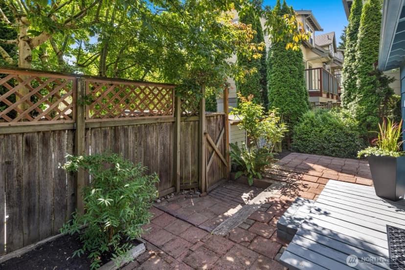 Property photo for 6322 5th Avenue Ne, Seattle photo 25