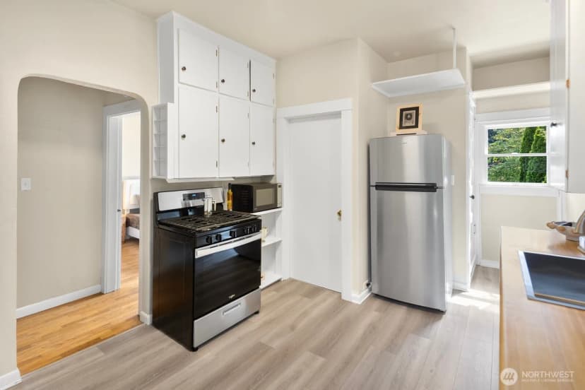 Property photo for 6322 5th Avenue Ne, Seattle photo 8