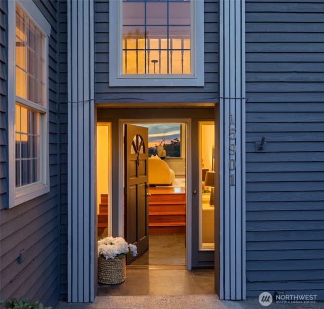 Property photo for 15901 23rd Avenue Sw, Burien photo 2