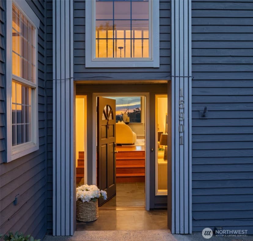 Property photo for 15901 23rd Avenue Sw, Burien photo 2