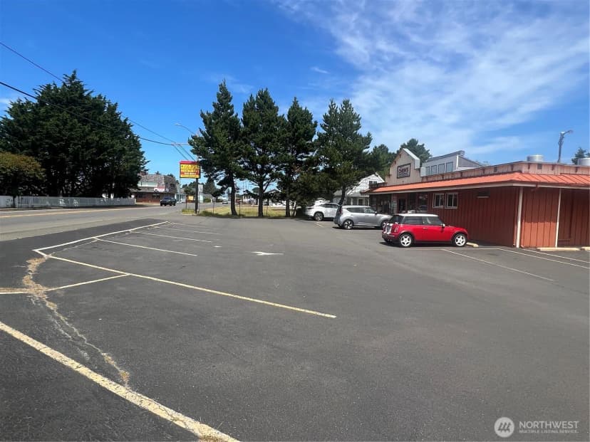 Property photo for 400 N Pacific Avenue, Long Beach photo 2