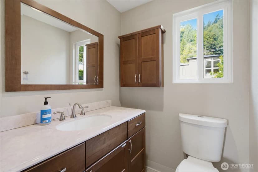 Property photo for 242 W Lake Sammamish Parkway Se, Bellevue photo 17