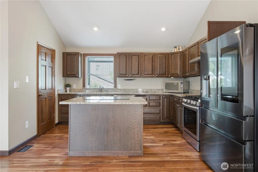 Property photo for 242 W Lake Sammamish Parkway Se, Bellevue photo 13