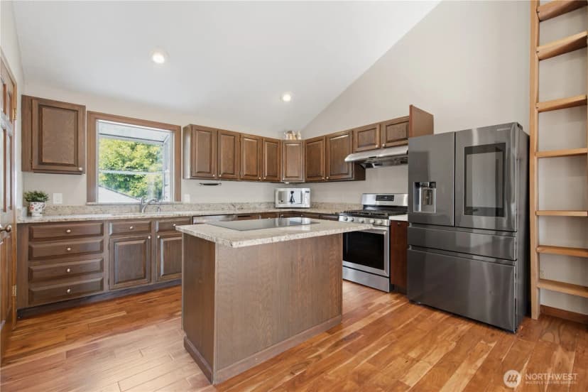 Property photo for 242 W Lake Sammamish Parkway Se, Bellevue photo 14