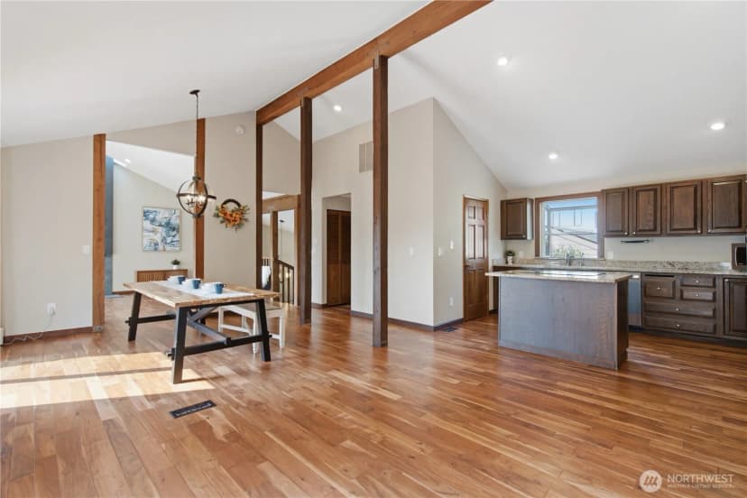 Property photo for 242 W Lake Sammamish Parkway Se, Bellevue photo 11