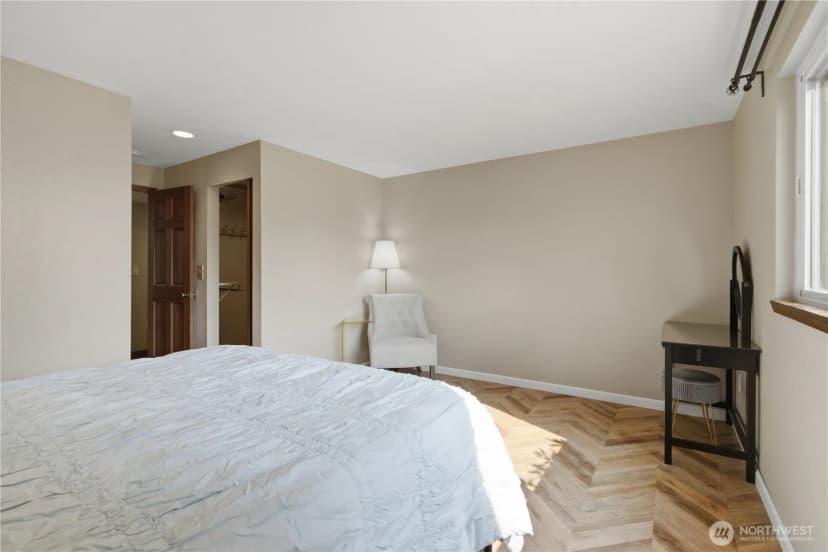 Property photo for 242 W Lake Sammamish Parkway Se, Bellevue photo 20
