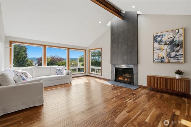 Property photo for 242 W Lake Sammamish Parkway Se, Bellevue photo 4