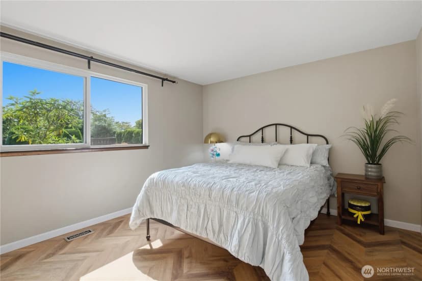 Property photo for 242 W Lake Sammamish Parkway Se, Bellevue photo 18