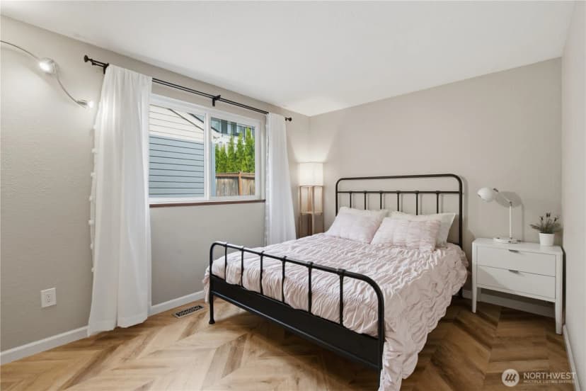 Property photo for 242 W Lake Sammamish Parkway Se, Bellevue photo 28