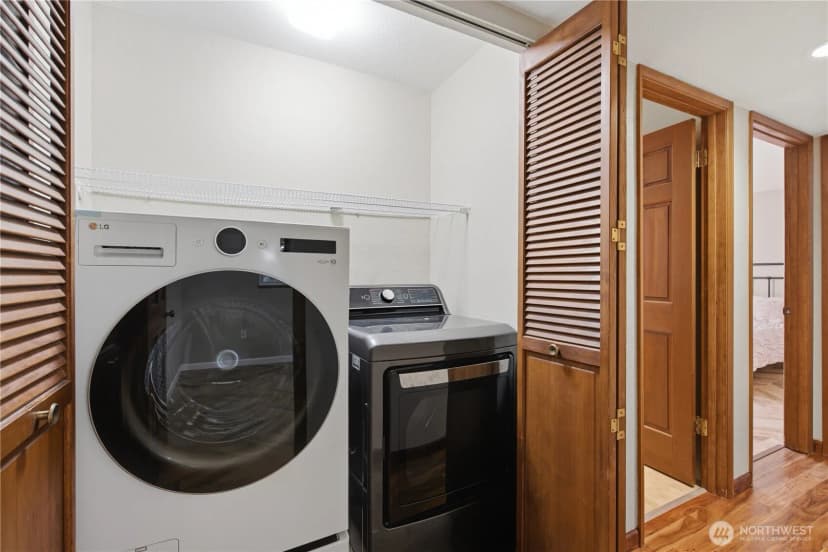 Property photo for 242 W Lake Sammamish Parkway Se, Bellevue photo 31