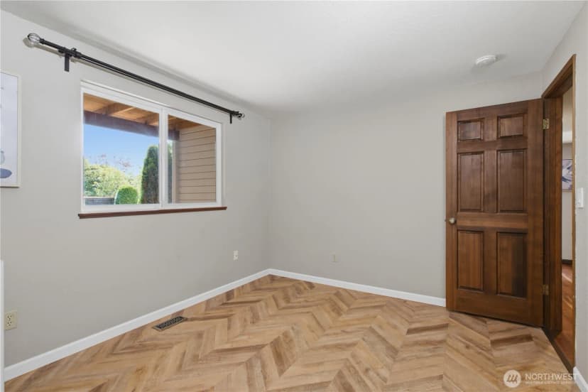 Property photo for 242 W Lake Sammamish Parkway Se, Bellevue photo 25
