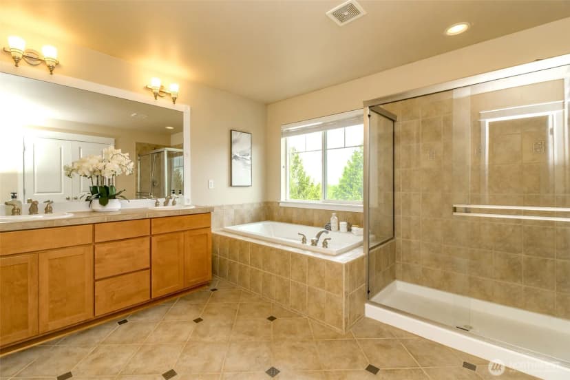 Property photo for 2972 Ne Marquette Way, Issaquah photo 18