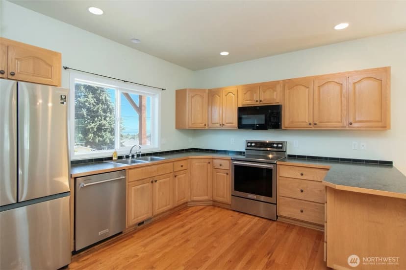 Property photo for 1031 W 14th Street, Port Angeles photo 11