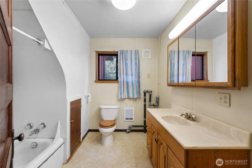Property photo for 27193 State Route 20, Oak Harbor photo 24