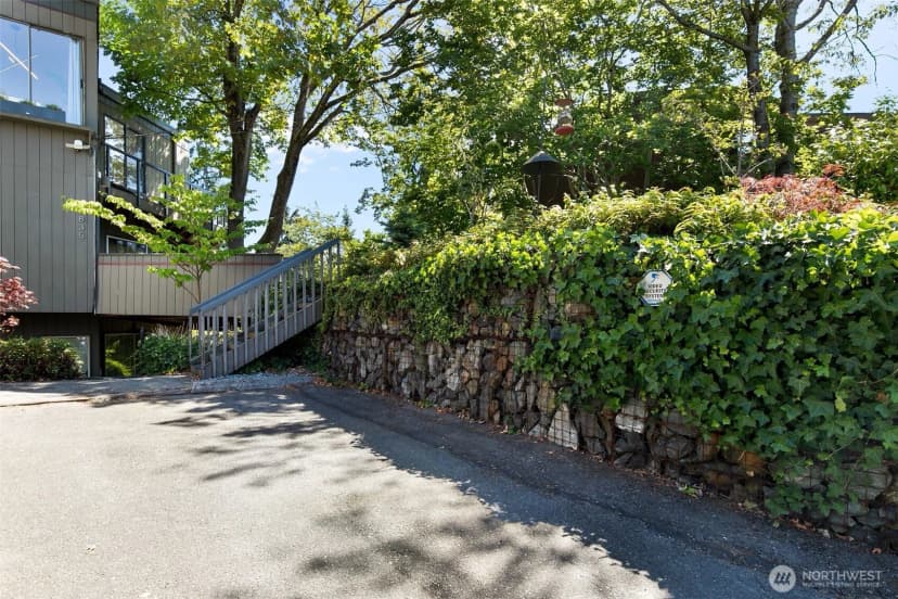Property photo for 3835 Fremont Avenue N #3, Seattle photo 39