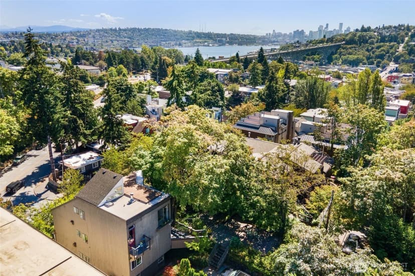 Property photo for 3835 Fremont Avenue N #3, Seattle photo 33