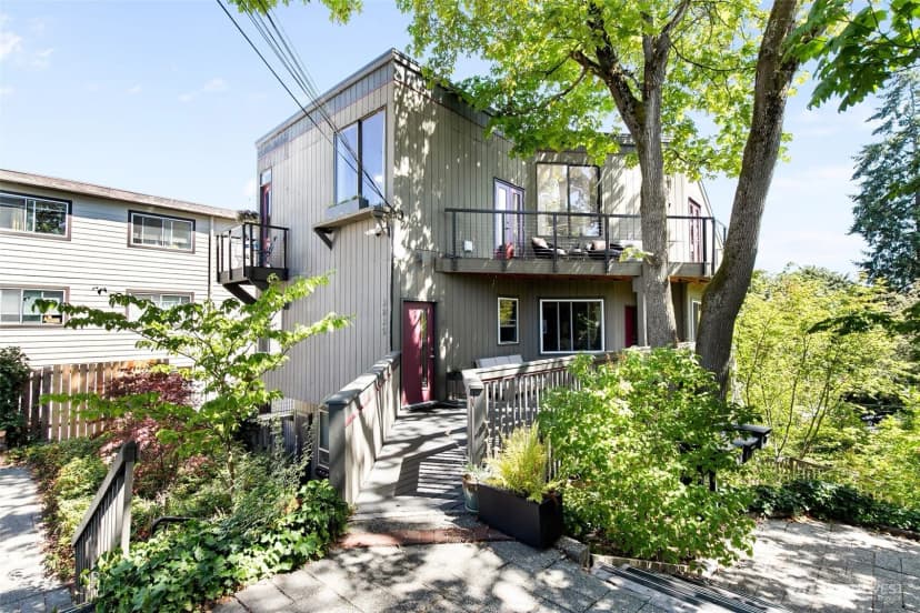 Property photo for 3835 Fremont Avenue N #3, Seattle photo 2
