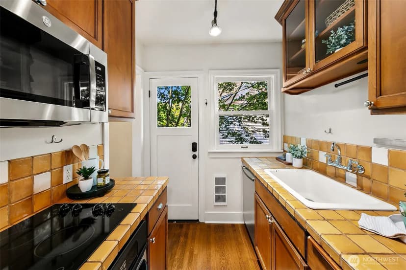 Property photo for 2205 Bigelow Avenue N #10, Seattle photo 9