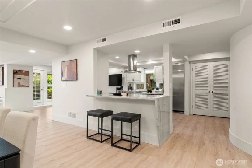 Property photo for 101 99th Avenue Ne #101, Bellevue photo 6