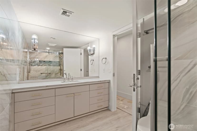 Property photo for 101 99th Avenue Ne #101, Bellevue photo 16
