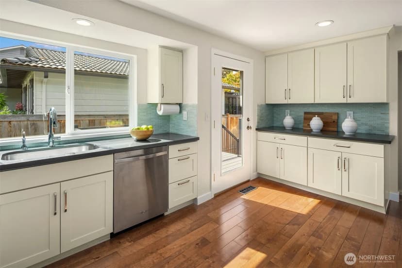 Property photo for 308 Fir Place, Edmonds photo 11